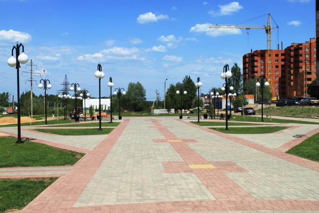 Тротуарная плитка на сквере матери